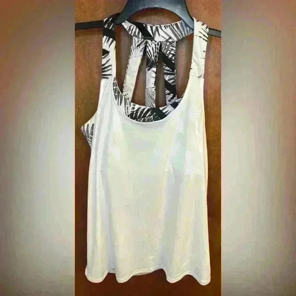Women’s GapFit Athletic Tank Top - Picture 1 of 3